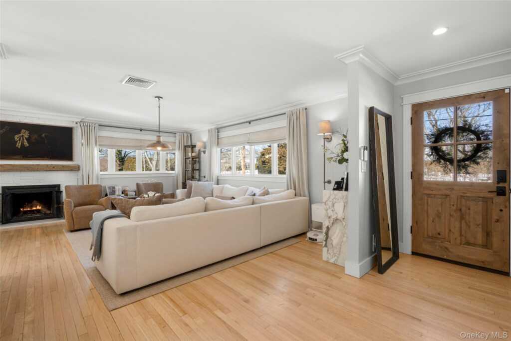 87 Inverness Road, New Rochelle, NY 10804 - Photo 3 of 31