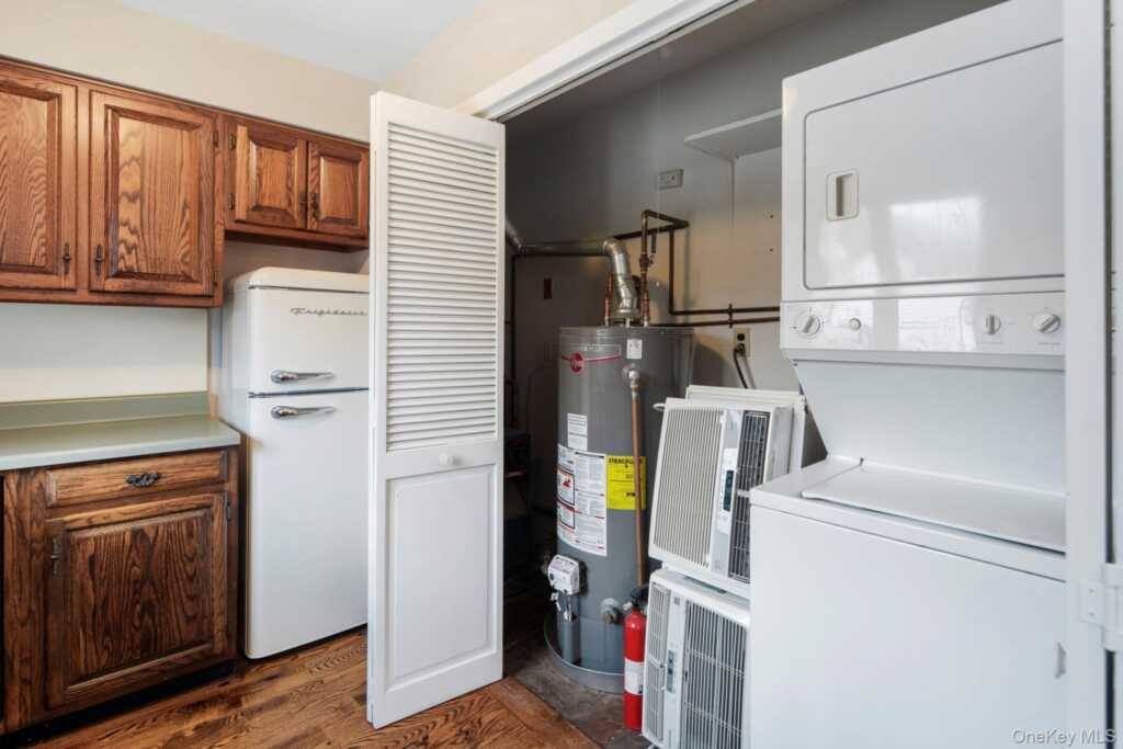 689 S Mountain Road, Unit #cottage, New City, NY 10956 - Photo 10 of 17