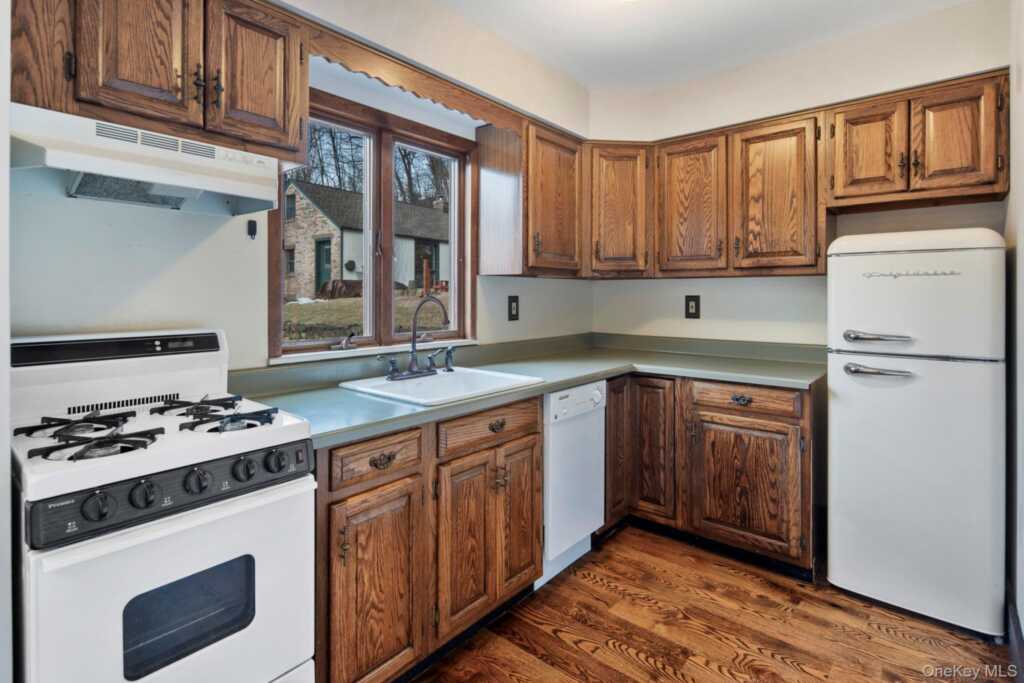 689 S Mountain Road, Unit #cottage, New City, NY 10956 - Photo 11 of 17