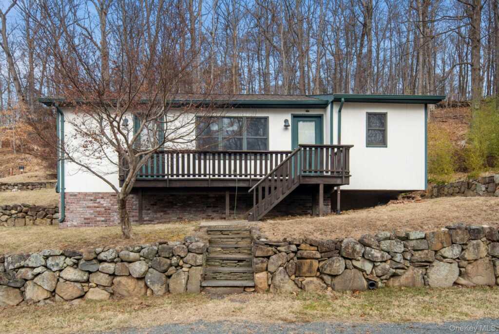 689 S Mountain Road, Unit #cottage, New City, NY 10956 - Photo 3 of 17
