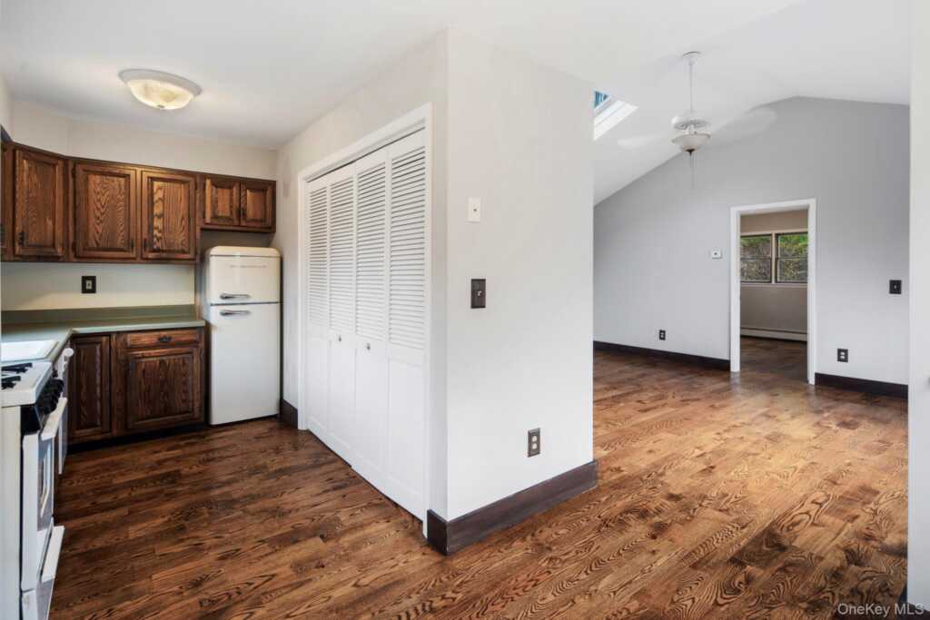 689 S Mountain Road, Unit #cottage, New City, NY 10956 - Photo 9 of 17