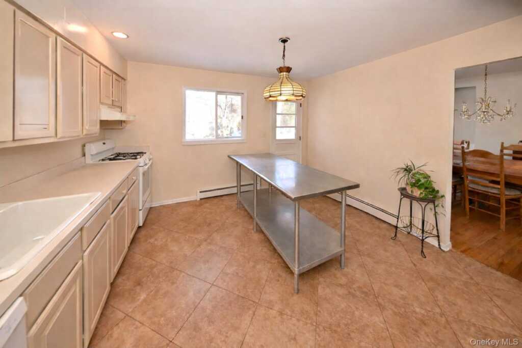 145 S Little Tor Road, New City, NY 10956 - Photo 4 of 11