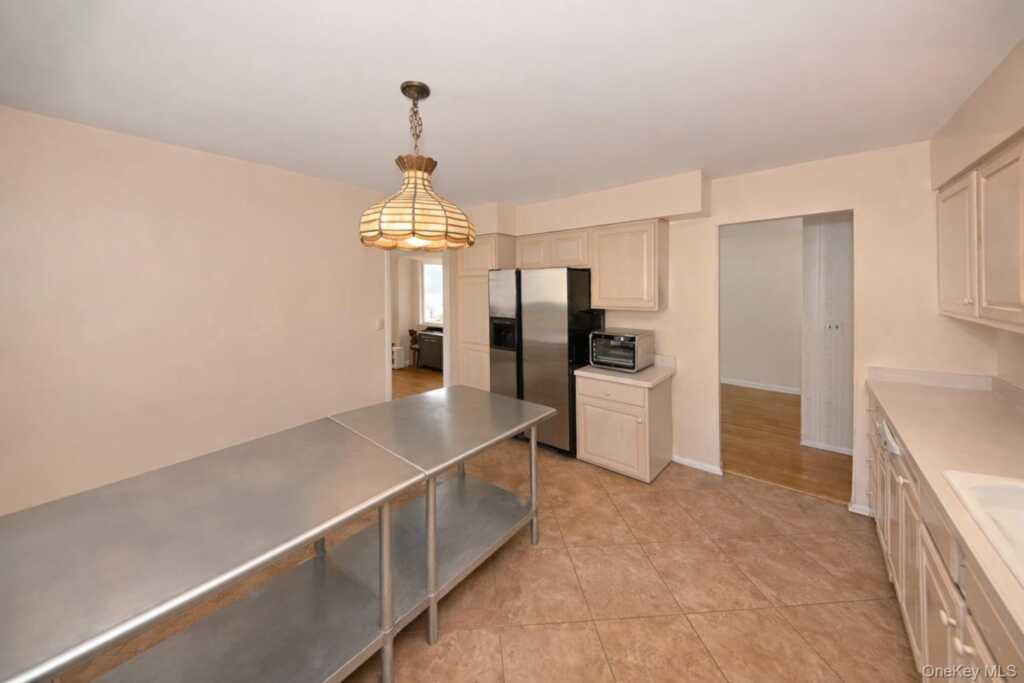 145 S Little Tor Road, New City, NY 10956 - Photo 5 of 11