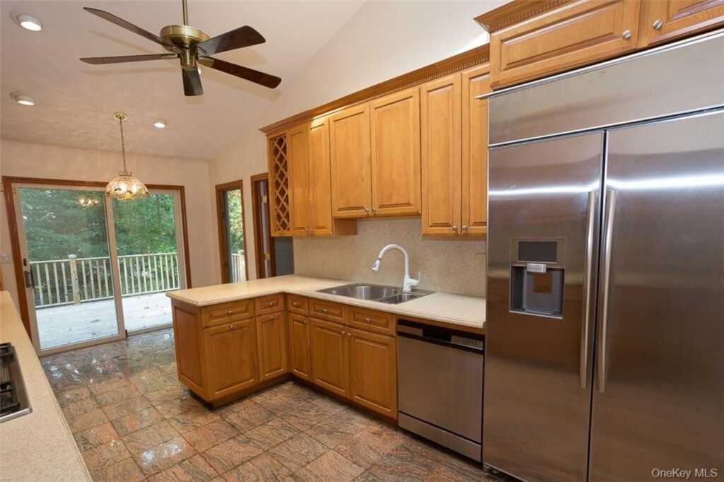 49 Soulice Place, New Rochelle, NY 10804 - Photo 10 of 29