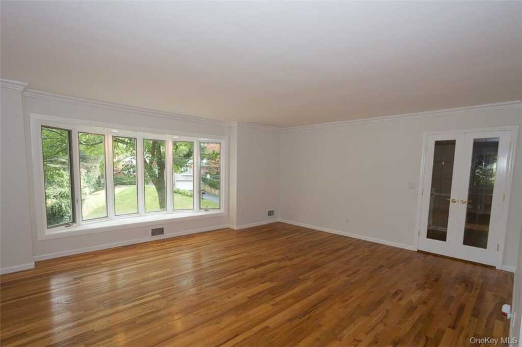 49 Soulice Place, New Rochelle, NY 10804 - Photo 6 of 29