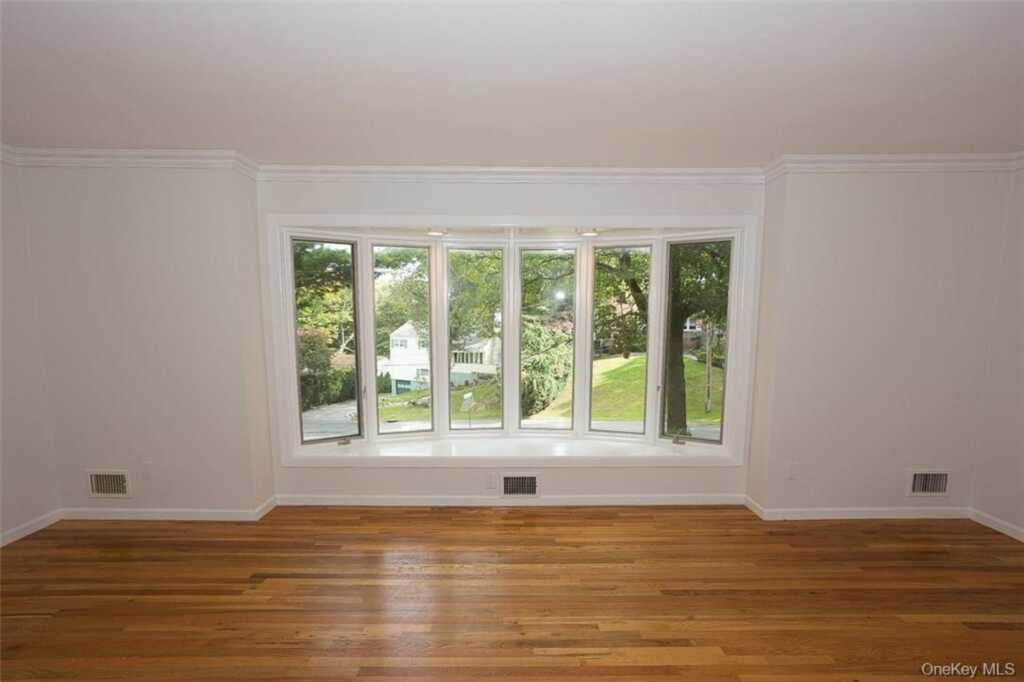 49 Soulice Place, New Rochelle, NY 10804 - Photo 7 of 29