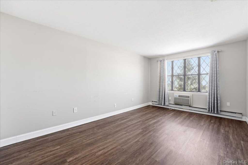 478 Sierra Vista Lane, Valley Cottage, NY 10989 - Photo 10 of 32