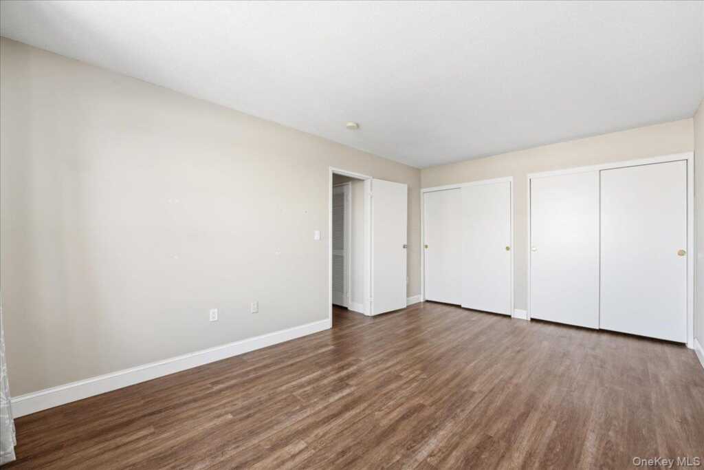 478 Sierra Vista Lane, Valley Cottage, NY 10989 - Photo 12 of 32