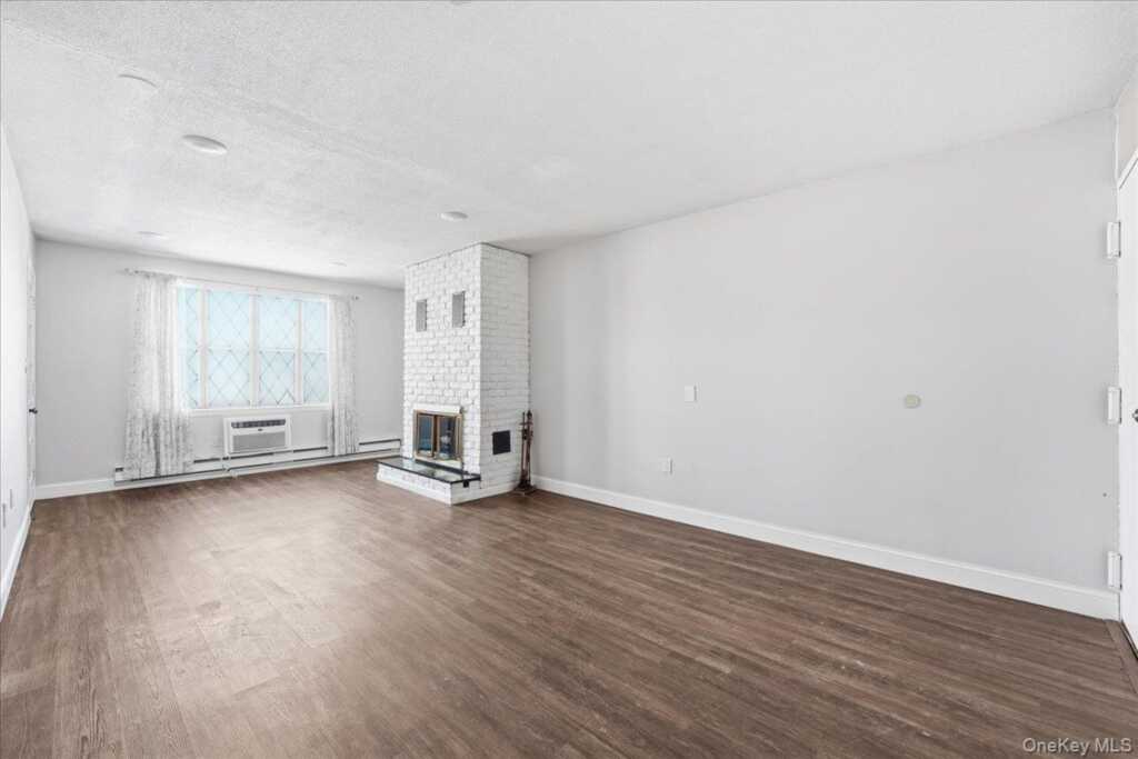 478 Sierra Vista Lane, Valley Cottage, NY 10989 - Photo 3 of 32