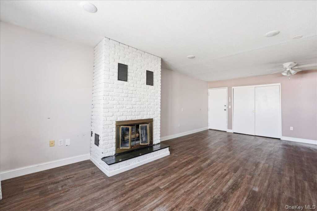 478 Sierra Vista Lane, Valley Cottage, NY 10989 - Photo 4 of 32