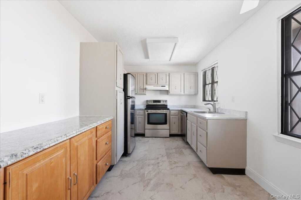 478 Sierra Vista Lane, Valley Cottage, NY 10989 - Photo 6 of 32