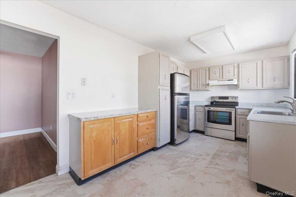 478 Sierra Vista Lane, Valley Cottage, NY 10989 - Photo 7 of 32