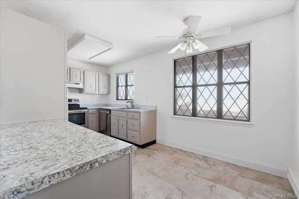 478 Sierra Vista Lane, Valley Cottage, NY 10989 - Photo 8 of 32