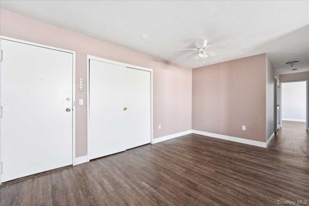 478 Sierra Vista Lane, Valley Cottage, NY 10989 - Photo 9 of 32