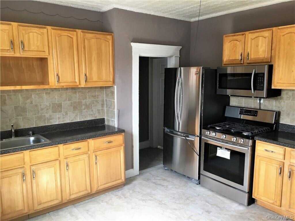 14 Horton Avenue, New Rochelle, NY 10801 - Photo 4 of 30