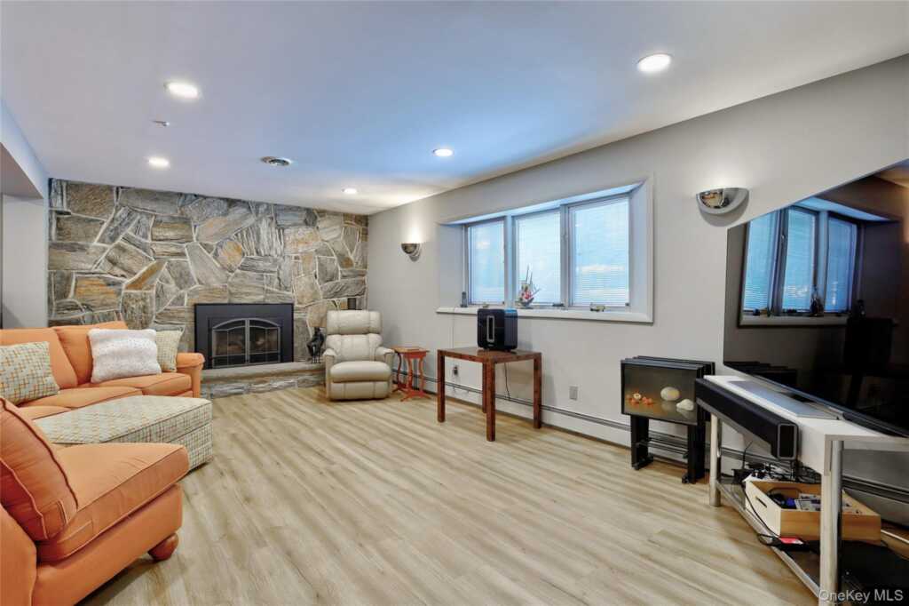 15 Windgate Drive, New City, NY 10956 - Photo 24 of 36