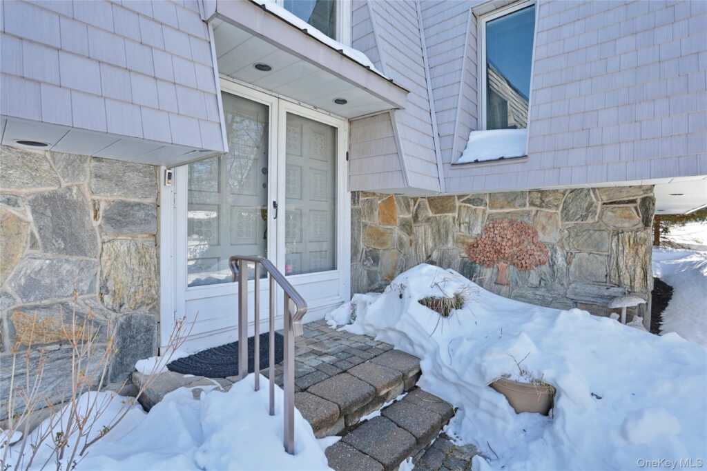 15 Windgate Drive, New City, NY 10956 - Photo 3 of 36