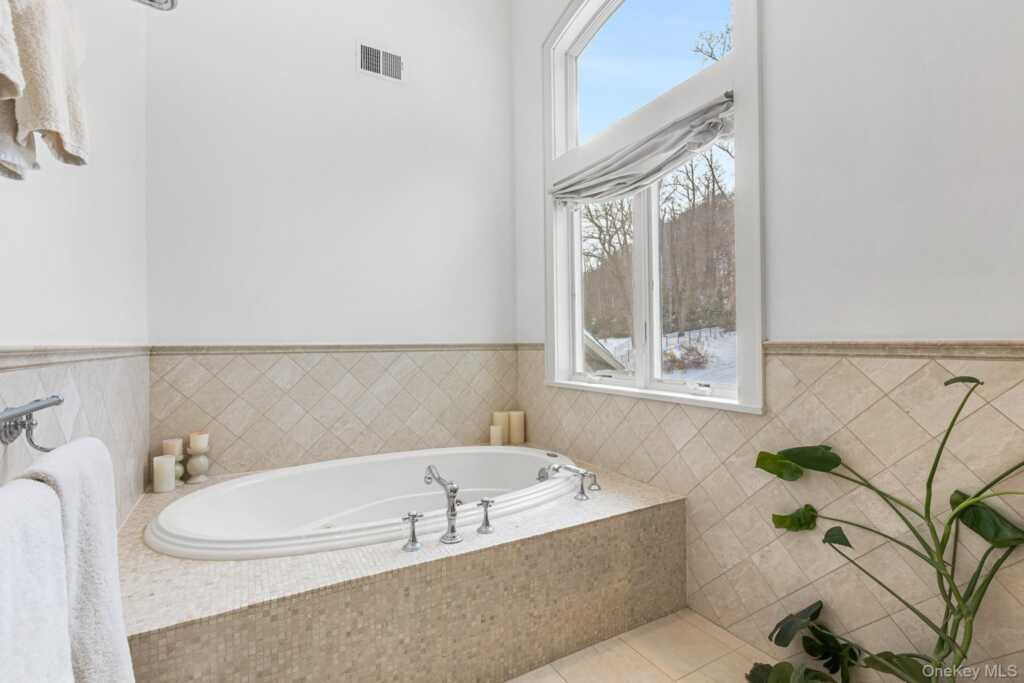 608 Palmer Drive, Nyack, NY 10960 - Photo 19 of 37