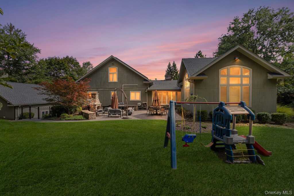 608 Palmer Drive, Nyack, NY 10960 - Photo 4 of 37