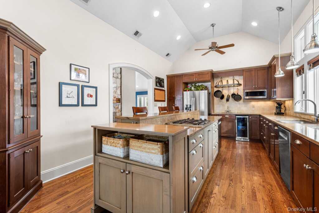 608 Palmer Drive, Nyack, NY 10960 - Photo 7 of 37