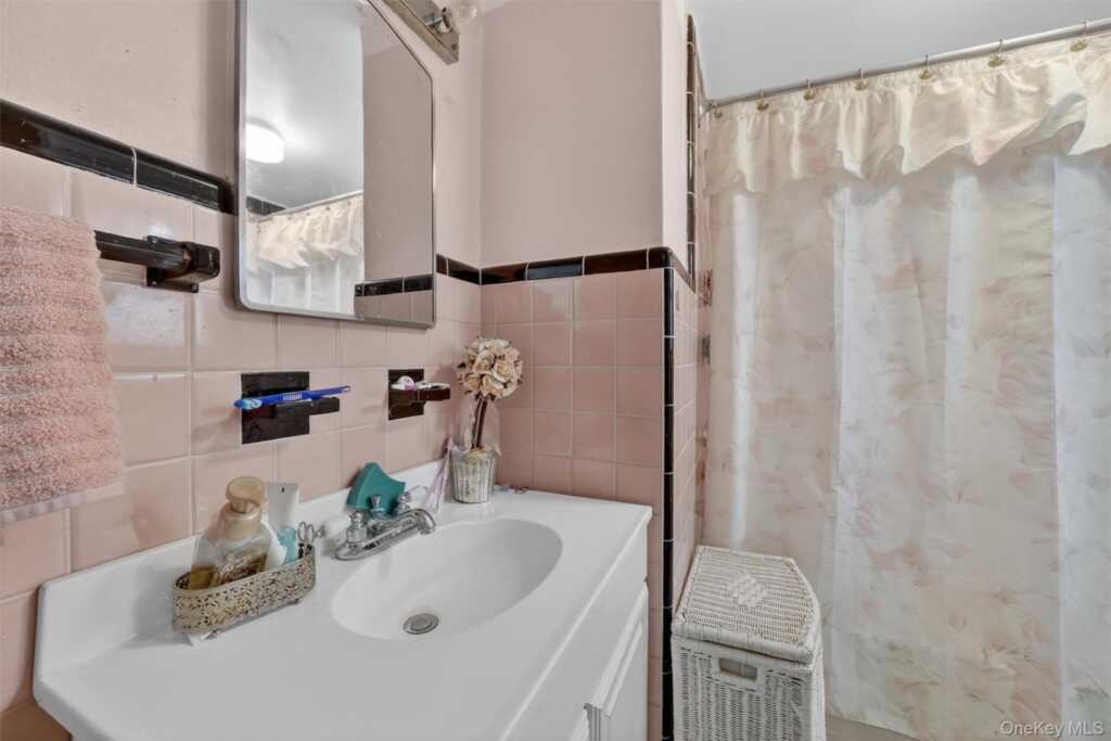 56 Lincoln Avenue, Pearl River, NY 10965 - Photo 14 of 22