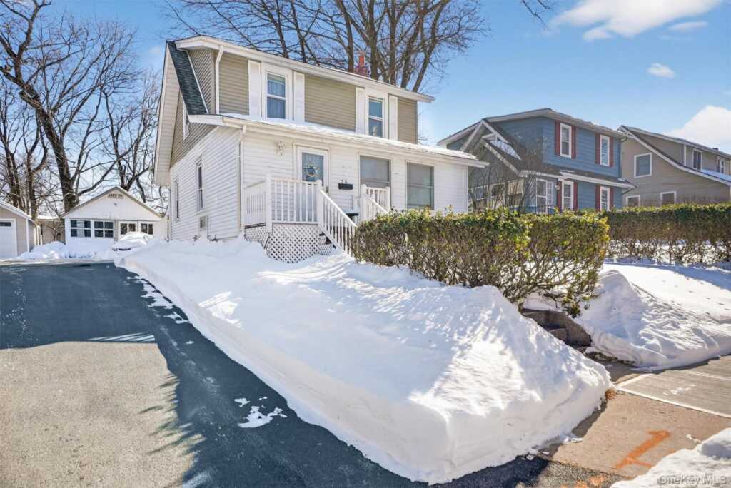 56 Lincoln Avenue, Pearl River, NY 10965 - Photo 2 of 22