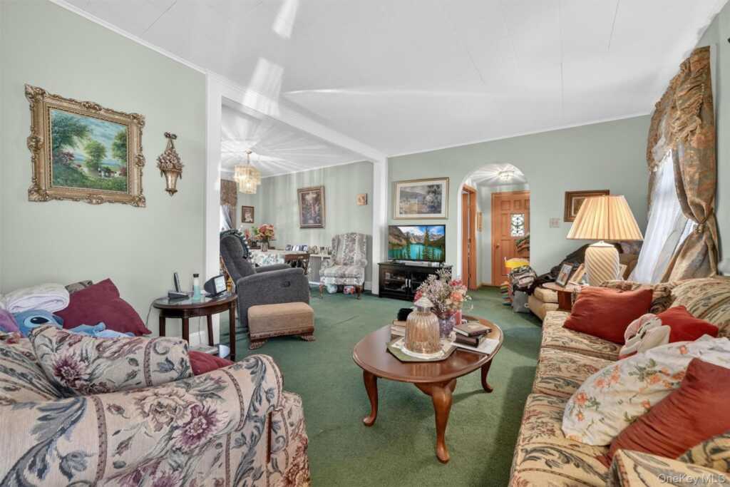 56 Lincoln Avenue, Pearl River, NY 10965 - Photo 4 of 22