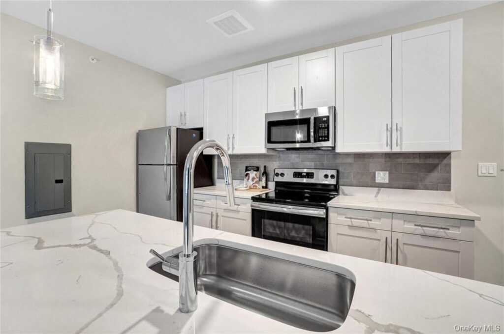 92 Blauvelt Way - The Sheldon, Unit #502, Suffern, NY 10901 - Photo 9 of 36