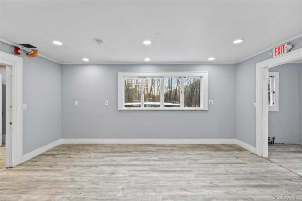 996 Haverstraw Road, Suffern, NY 10901 - Photo 13 of 50