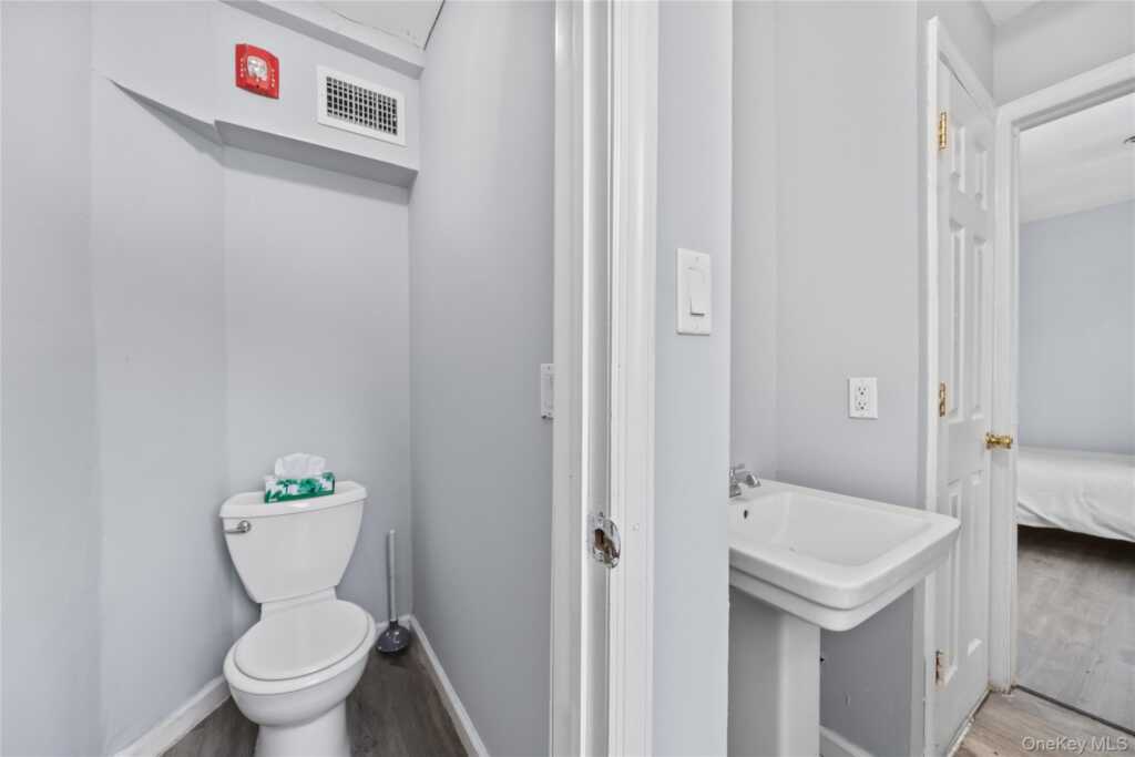 996 Haverstraw Road, Suffern, NY 10901 - Photo 17 of 50