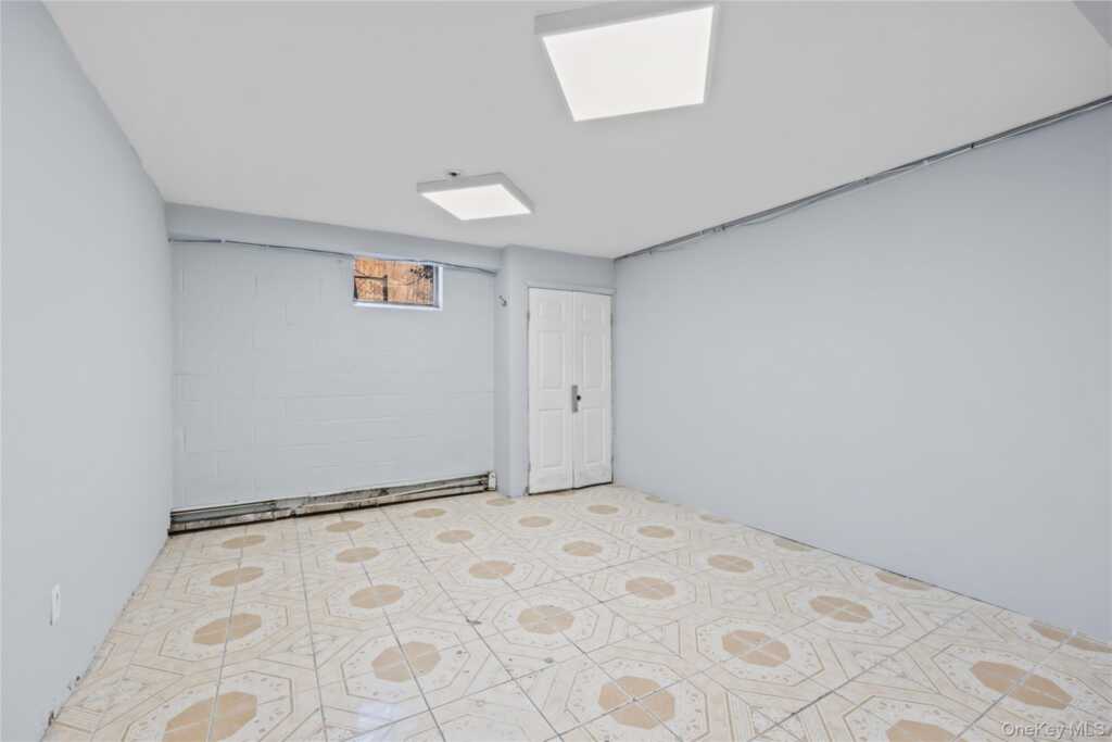 996 Haverstraw Road, Suffern, NY 10901 - Photo 32 of 50