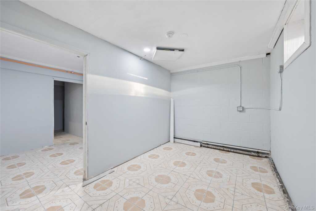 996 Haverstraw Road, Suffern, NY 10901 - Photo 34 of 50