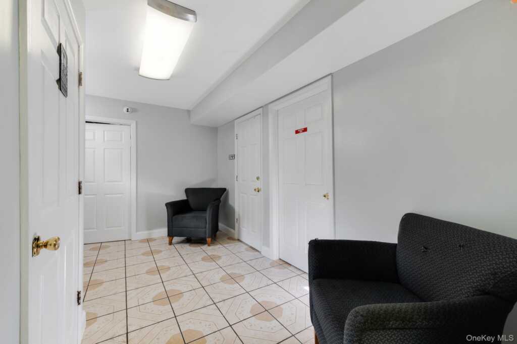 996 Haverstraw Road, Suffern, NY 10901 - Photo 35 of 50