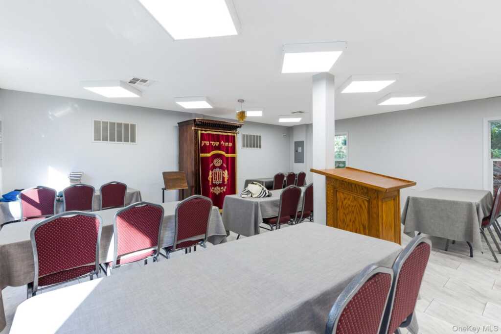 996 Haverstraw Road, Suffern, NY 10901 - Photo 37 of 50