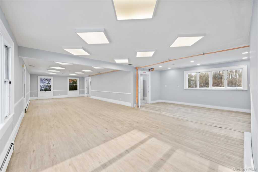 996 Haverstraw Road, Suffern, NY 10901 - Photo 7 of 50