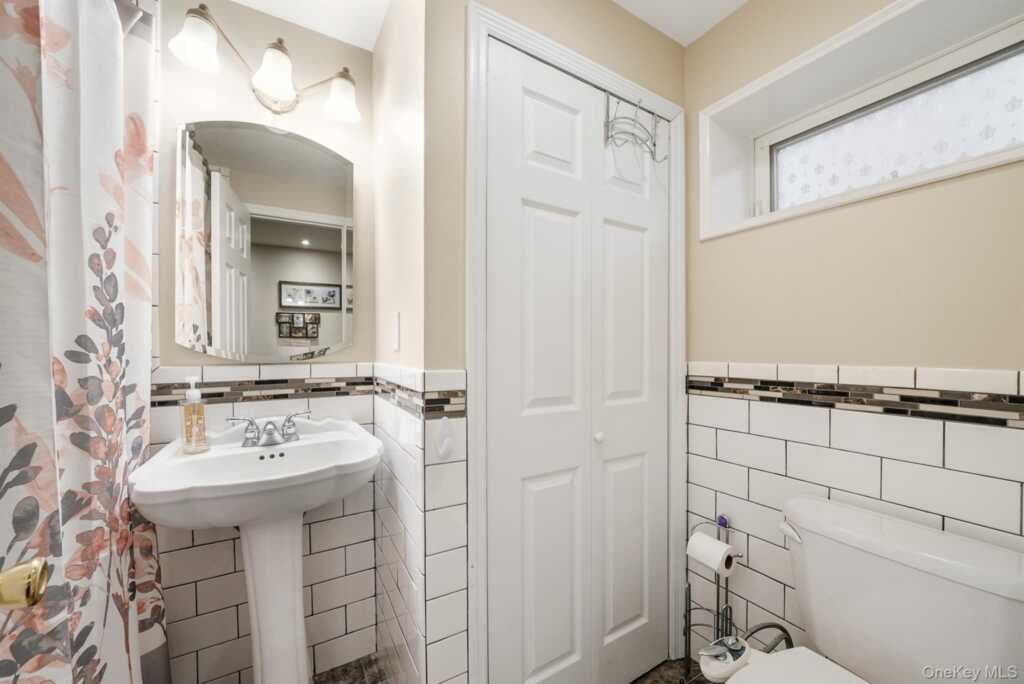 131 W Washington Avenue, Pearl River, NY 10965 - Photo 14 of 50