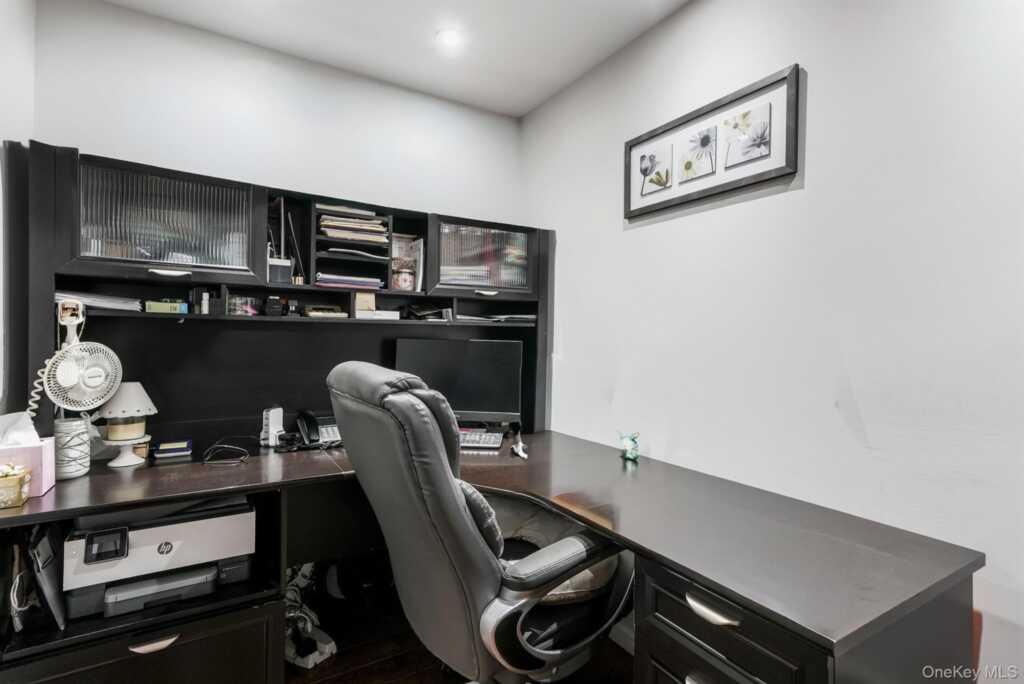 131 W Washington Avenue, Pearl River, NY 10965 - Photo 15 of 50