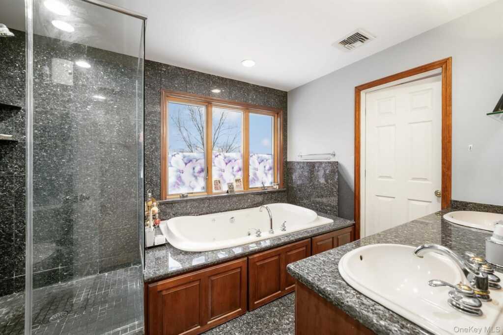 131 W Washington Avenue, Pearl River, NY 10965 - Photo 24 of 50