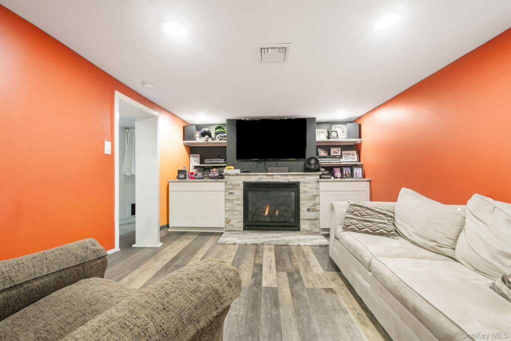 131 W Washington Avenue, Pearl River, NY 10965 - Photo 29 of 50