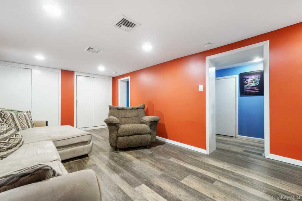 131 W Washington Avenue, Pearl River, NY 10965 - Photo 30 of 50