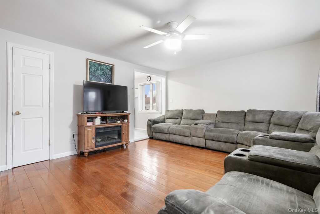 131 W Washington Avenue, Pearl River, NY 10965 - Photo 5 of 50