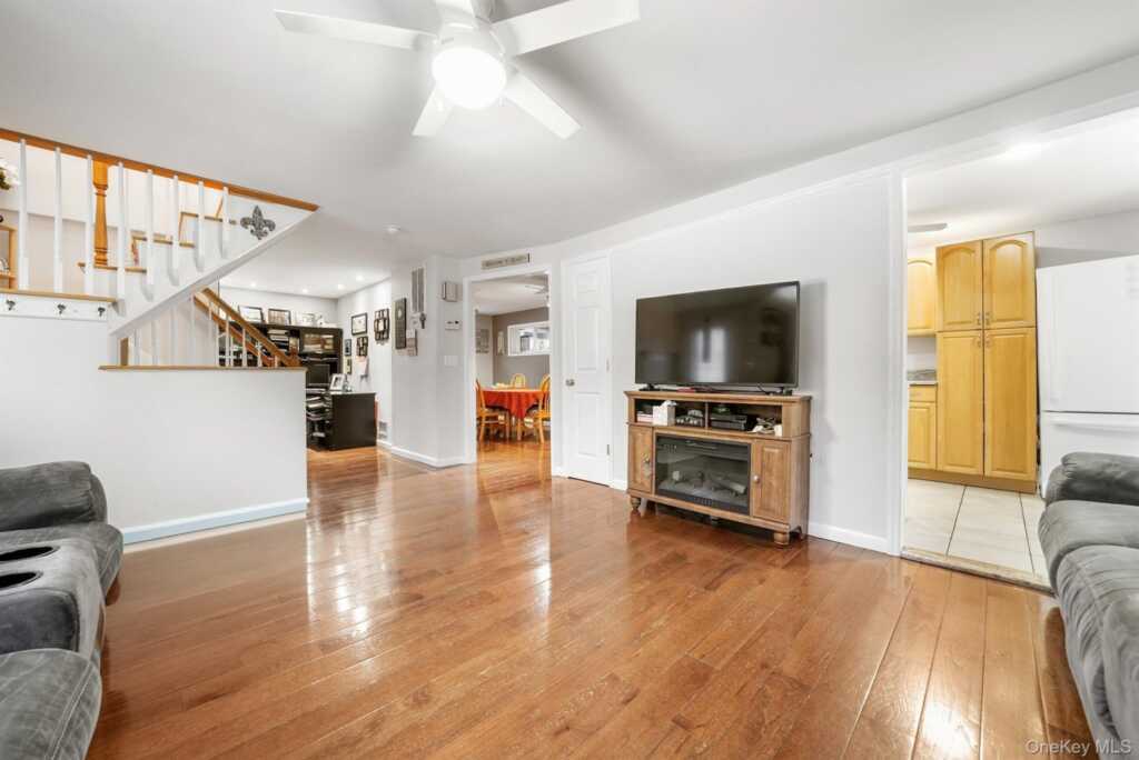 131 W Washington Avenue, Pearl River, NY 10965 - Photo 6 of 50