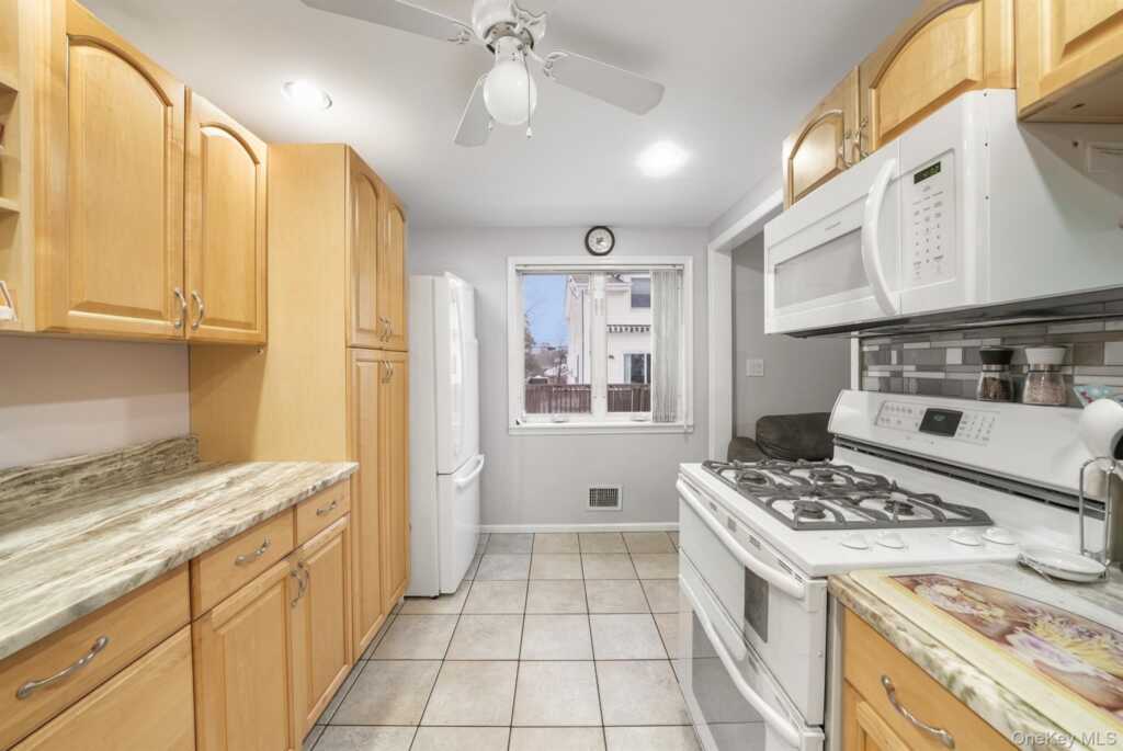 131 W Washington Avenue, Pearl River, NY 10965 - Photo 8 of 50