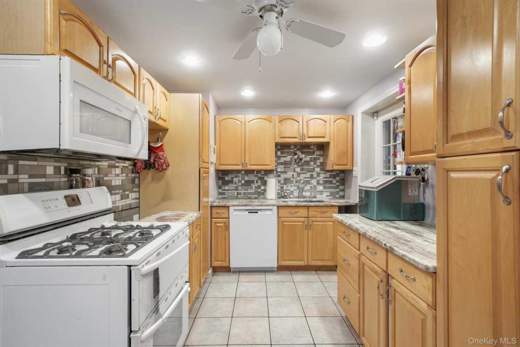 131 W Washington Avenue, Pearl River, NY 10965 - Photo 9 of 50