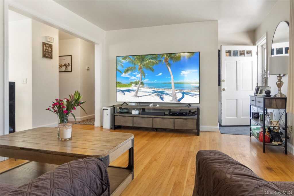 21 Highview Avenue, Rye, NY 10573 - Photo 4 of 22