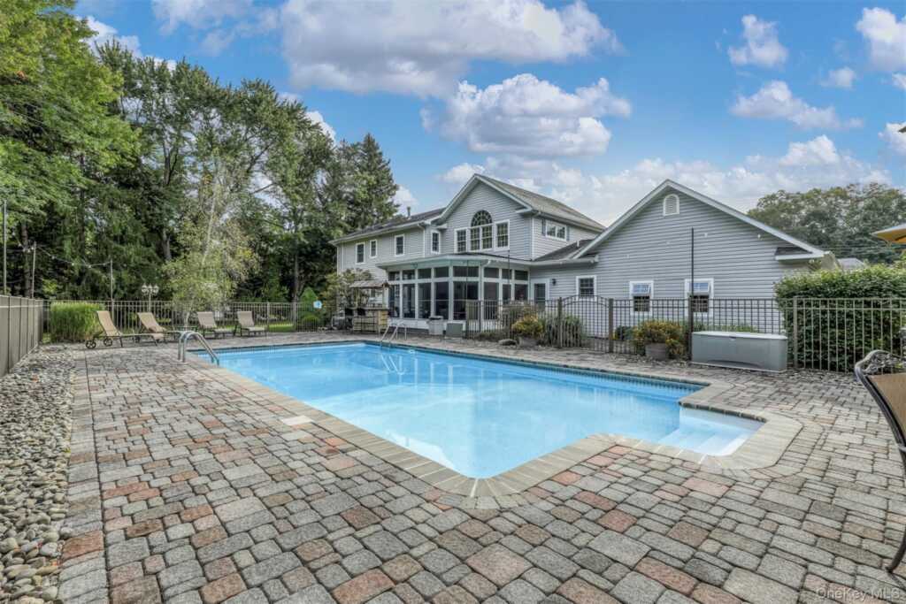 12 Canterbury Lane, Suffern, NY 10901 - Photo 24 of 33