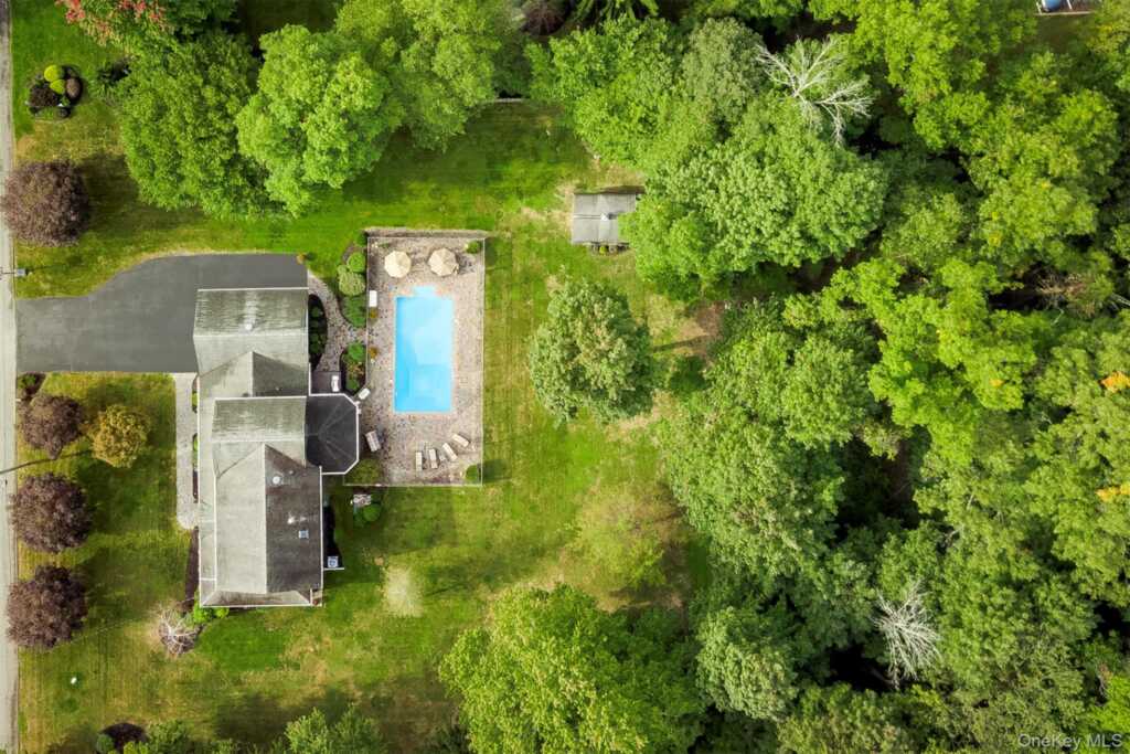 12 Canterbury Lane, Suffern, NY 10901 - Photo 27 of 33