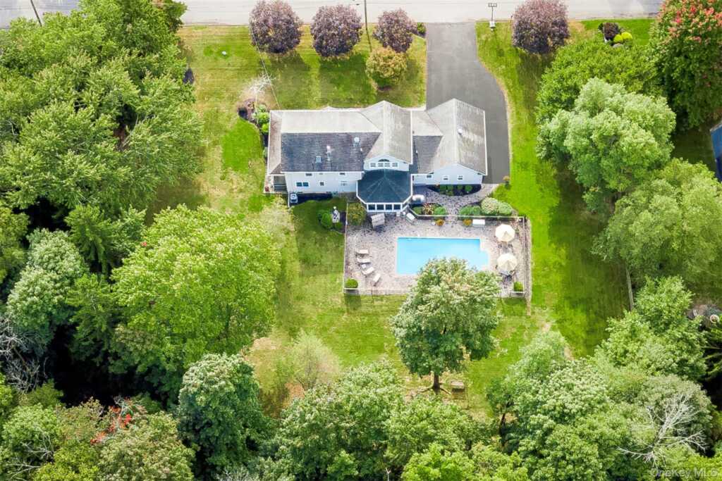 12 Canterbury Lane, Suffern, NY 10901 - Photo 28 of 33