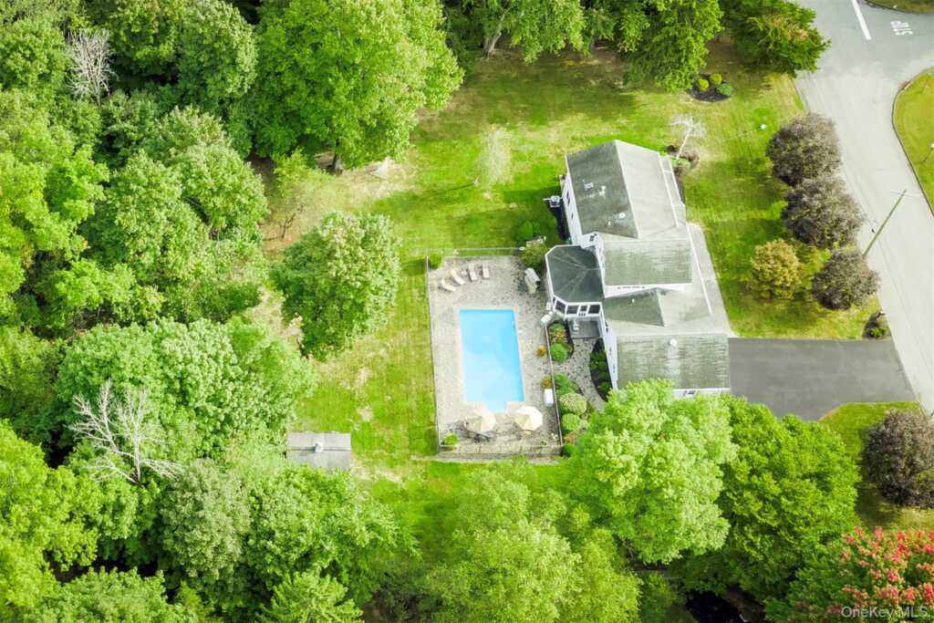 12 Canterbury Lane, Suffern, NY 10901 - Photo 30 of 33