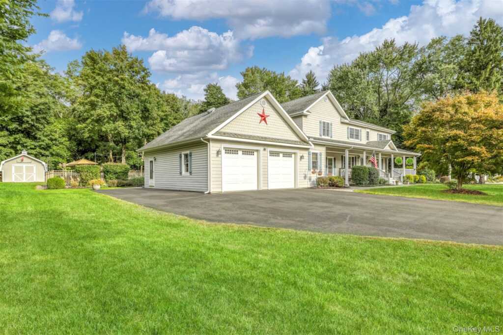 12 Canterbury Lane, Suffern, NY 10901 - Photo 4 of 33